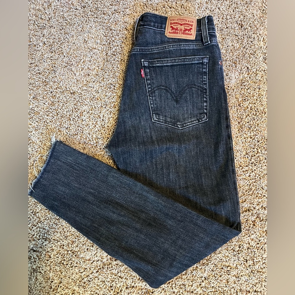 Levis Wedgie Fit Skinny Jeans Raw Hems Size 28 pre owned - Picture 3 of 8